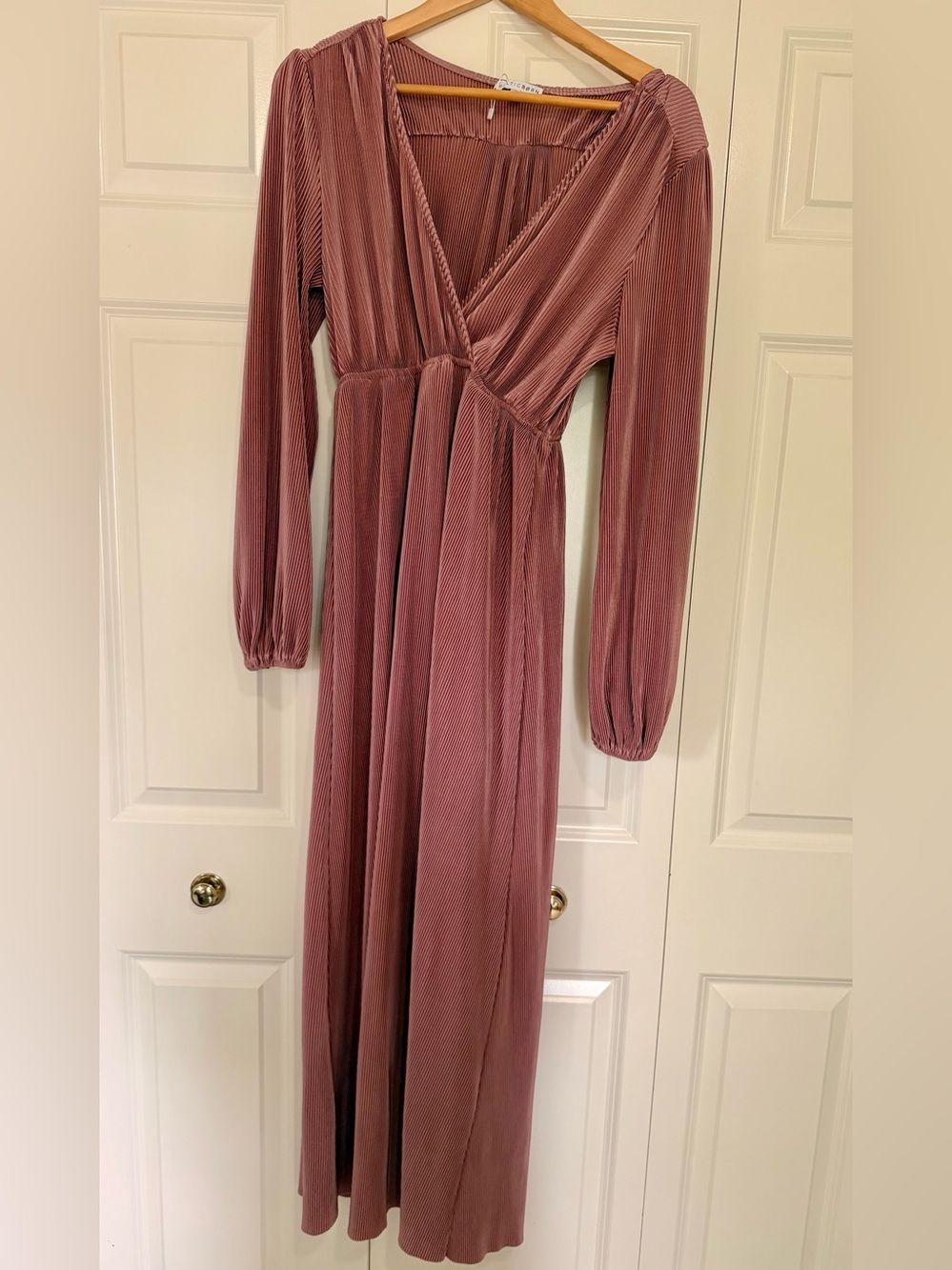 Baltic Born Venus Pleated maxi dress in mauve - Picture 2 of 5